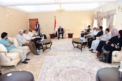  هادي يلتقي قادة الأحزاب ومنظمات المجتمع المدني بعدن