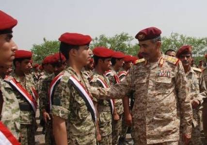 وزير الدفاع يتعهد بإعادة هيبة الجيش في العام المقبل