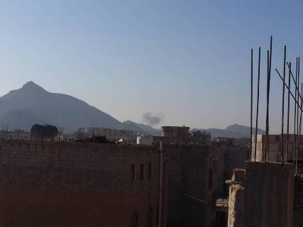 طيران التحالف العربي يشن عدة غارات جنوب  العاصمة صنعاء