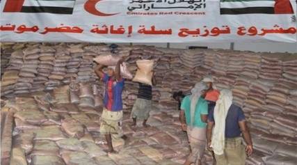 "الهلال الأحمر الإماراتي" تعزز برامجها الإنسانية لإغاثة سكان حضرموت