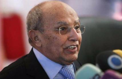 عاجل .. جثمان" الإرياني " يصل مطار صنعاء الدولي 