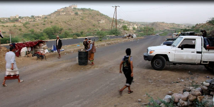 حصار تعز.. المليشيات تغلق منفذ غرب المدينة وتقطع طريق صبر