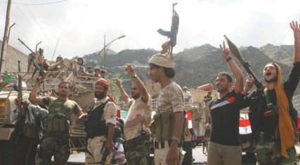 معارك طاحنة في أرجاء تعز.. والحوثيون يرتكبون «مجزرة» جديدة بحق المدنيين