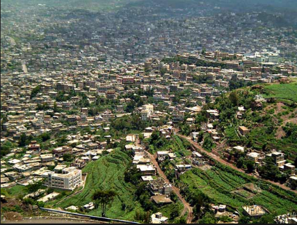 إب:مديرة مدرسة تعتدي بالضرب على الطالبات لرفضهن ترديد صرخة الميليشيا