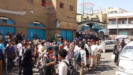 تعز : وقفة احتجاجية في شارع جمال لمطالبة الحكومة بالوفاء بوعود تحرير تعز (صور خاصه)‎